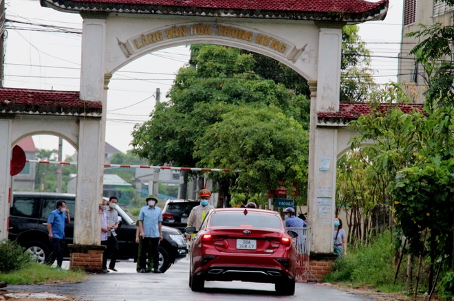 Phát hiện 2 vợ chồng dương tính với SARS-CoV-2, Hà Tĩnh họp khẩn - 1