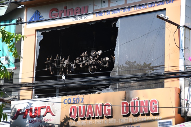 Vụ cháy 4 người chết: Người chồng kêu cứu trong tuyệt vọng - 4 Vụ cháy 4 người chết: Người chồng kêu cứu trong tuyệt vọng - 4