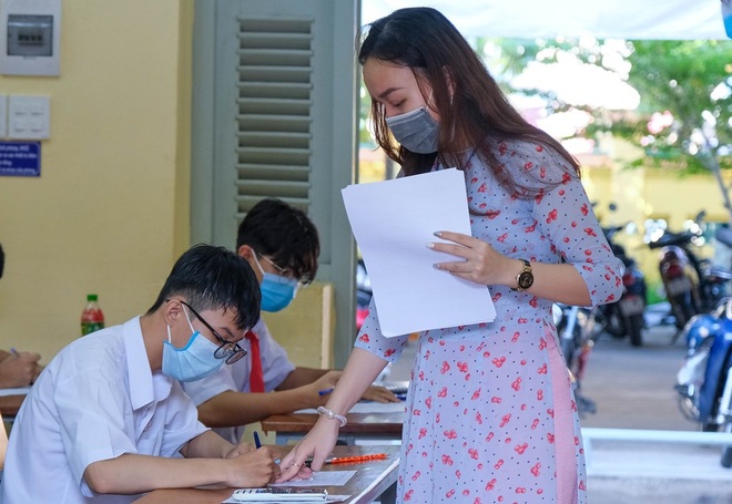 Tuyển sinh lớp 10 TP Cần Thơ: Thí sinh vui vì đề toán, ngoại ngữ dễ thở - 2 Tuyển sinh lớp 10 TP Cần Thơ: Thí sinh vui vì đề toán, ngoại ngữ dễ thở - 2