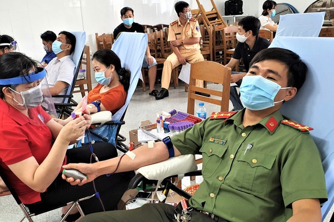 Đại úy công an 31 tuổi với 28 lần hiến máu tình nguyện - 1