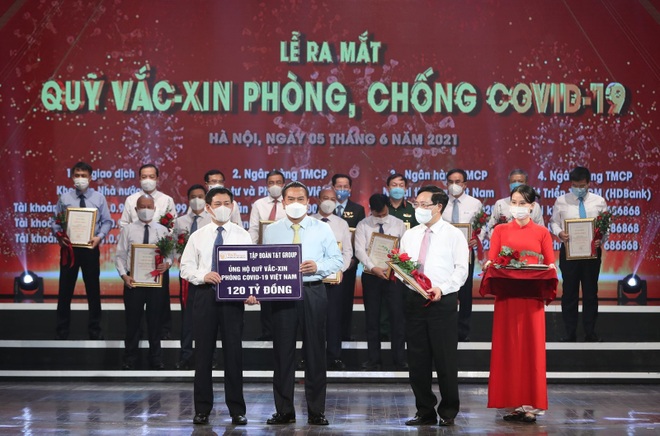 TT Group và hệ sinh thái của bầu Hiển đóng góp gần 240 tỷ đồng phòng chống dịch Covid-19 - 1 TT Group và hệ sinh thái của bầu Hiển đóng góp gần 240 tỷ đồng phòng chống dịch Covid-19 - 1