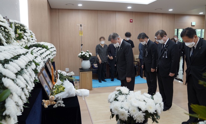 Tổng thống Hàn Quốc xin lỗi gia đình nữ sĩ quan tự tử  - 1