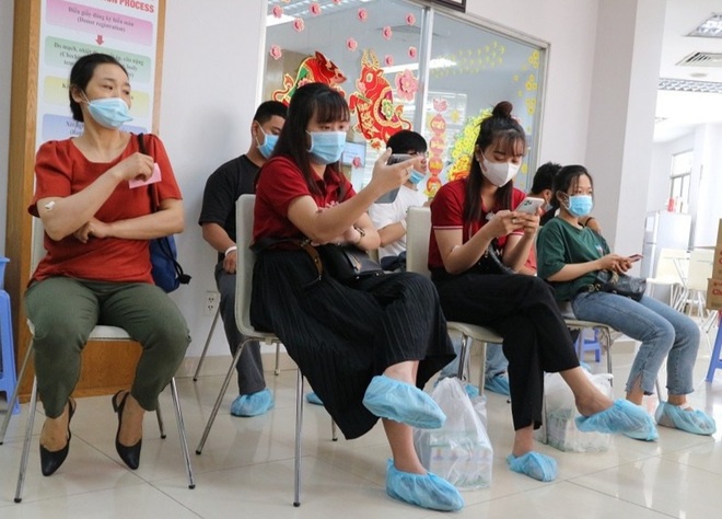 Người dân Sài Gòn rủ nhau đi hiến máu trong tâm thế 5K - 2 Người dân Sài Gòn rủ nhau đi hiến máu trong tâm thế 5K - 2