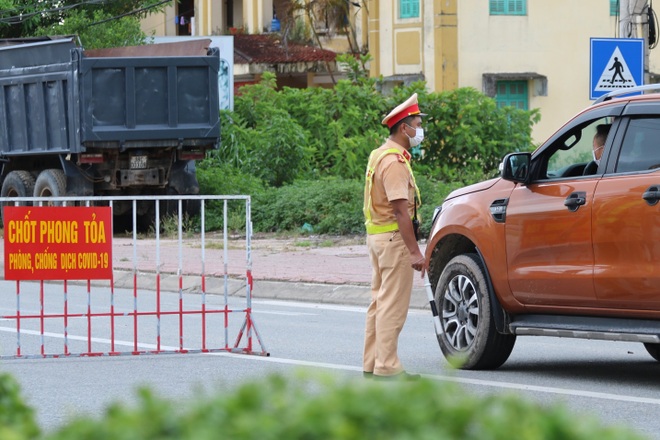 Thành phố Hà Tĩnh vắng lặng trong ngày đầu áp dụng cách ly - 4 Thành phố Hà Tĩnh vắng lặng trong ngày đầu áp dụng cách ly - 4
