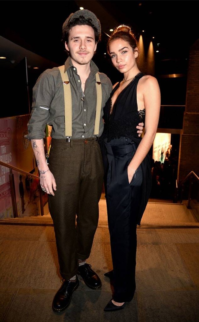 Tình cũ của Brooklyn Beckham diện áo tắm khoe vòng một khiêm tốn - 5 Tình cũ của Brooklyn Beckham diện áo tắm khoe vòng một khiêm tốn - 5