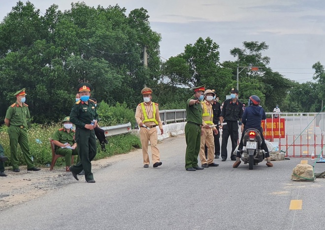 Thành phố Hà Tĩnh vắng lặng trong ngày đầu áp dụng cách ly - 6 Thành phố Hà Tĩnh vắng lặng trong ngày đầu áp dụng cách ly - 6