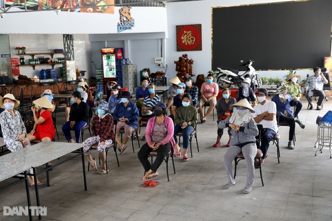 Người dân TPHCM chung tay hỗ trợ lao động nghèo vượt qua mùa dịch - 1 Người dân TPHCM chung tay hỗ trợ lao động nghèo vượt qua mùa dịch - 1