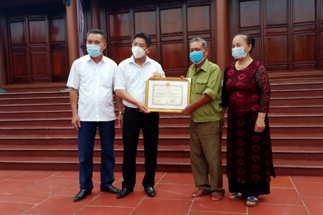 Một thương binh ủng hộ 4,5 tỷ đồng để cả xã được tiêm vắc xin Covid-19 - 1 Một thương binh ủng hộ 4,5 tỷ đồng để cả xã được tiêm vắc xin Covid-19 - 1