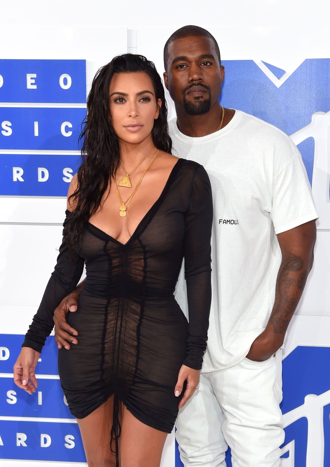 Kim Kardashian chúc mừng sinh nhật chồng dù đang làm thủ tục ly dị - 8 Kim Kardashian chúc mừng sinh nhật chồng dù đang làm thủ tục ly dị - 8
