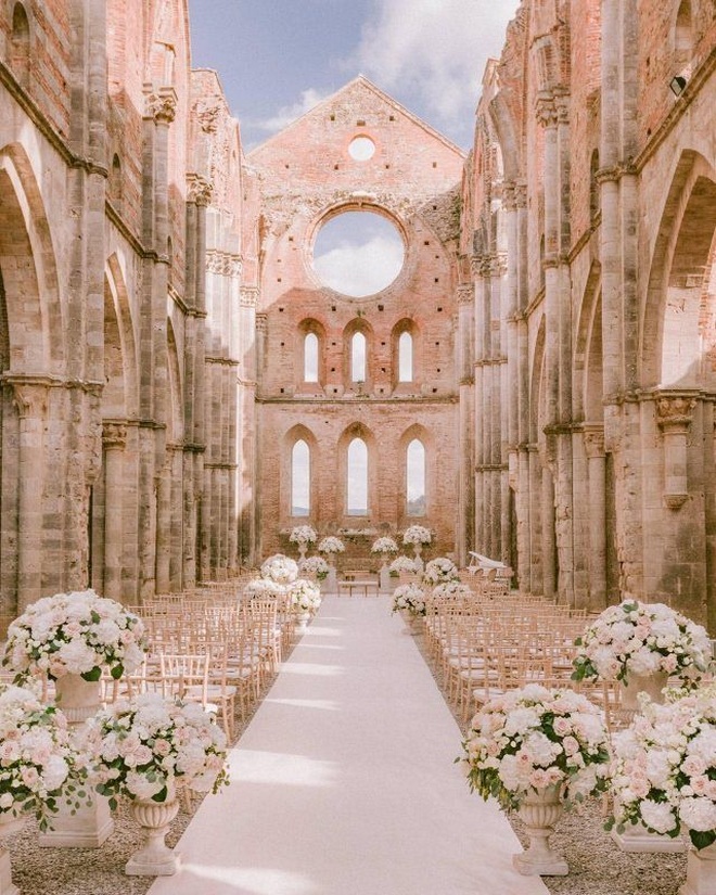Tu viện không mái 800 năm tuổi trở thành điểm tổ chức đám cưới siêu đẹp - 8