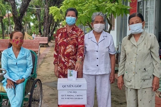 Nhiều cụ già rút tiền tiết kiệm ủng hộ Quỹ vắc xin phòng, chống Covid-19 - 1 Nhiều cụ già rút tiền tiết kiệm ủng hộ Quỹ vắc xin phòng, chống Covid-19 - 1