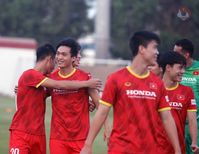 Văn Toàn trấn an người hâm mộ sau khi dính chấn thương - 3 Văn Toàn trấn an người hâm mộ sau khi dính chấn thương - 3