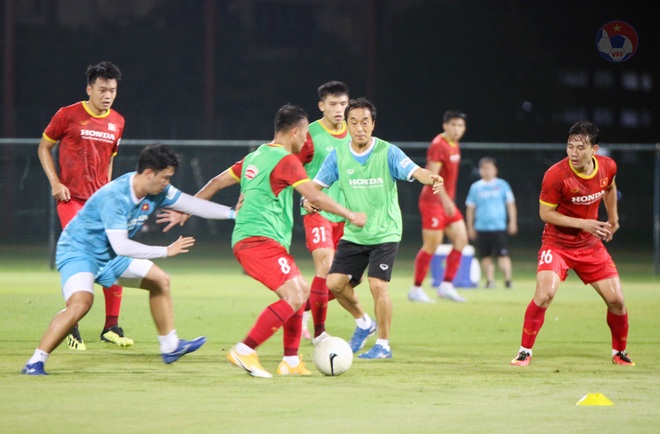 Văn Toàn trấn an người hâm mộ sau khi dính chấn thương - 4 Văn Toàn trấn an người hâm mộ sau khi dính chấn thương - 4