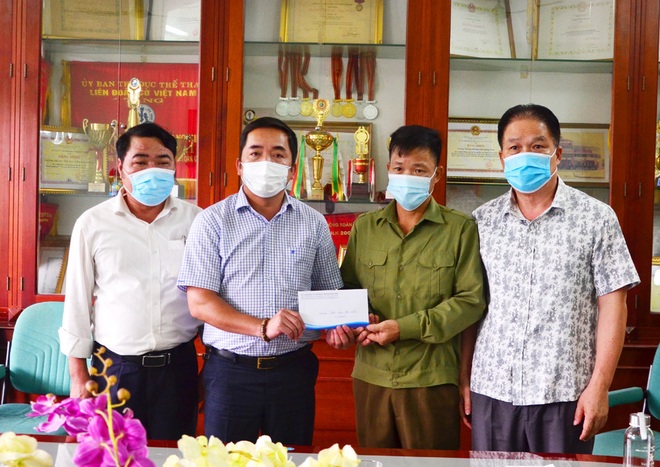 Hỗ trợ học sinh người dân tộc Dao mắc bệnh hiểm nghèo gần 30 triệu đồng - 1 Hỗ trợ học sinh người dân tộc Dao mắc bệnh hiểm nghèo gần 30 triệu đồng - 1