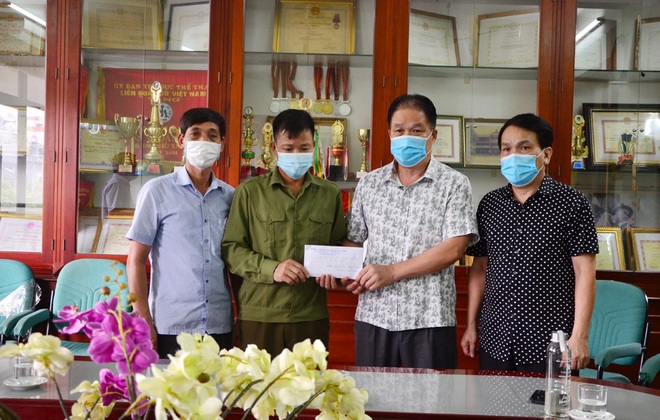 Hỗ trợ học sinh người dân tộc Dao mắc bệnh hiểm nghèo gần 30 triệu đồng - 2 Hỗ trợ học sinh người dân tộc Dao mắc bệnh hiểm nghèo gần 30 triệu đồng - 2