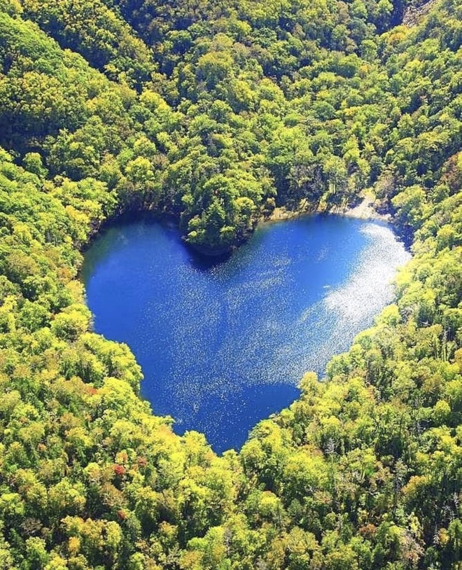 Hồ nước hình trái tim lãng mạn nhất Nhật Bản - 1