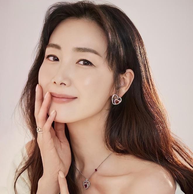 Xôn xao trước thông tin chồng kém tuổi cắm sừng Choi Ji Woo - 1 Xôn xao trước thông tin chồng kém tuổi cắm sừng Choi Ji Woo - 1