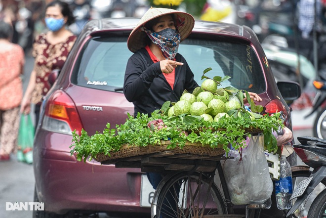 Chợ nhà giàu mùa dịch: Chẳng còn khách chịu chi, gà càng to càng ế - 9 Chợ nhà giàu mùa dịch: Chẳng còn khách chịu chi, gà càng to càng ế - 9