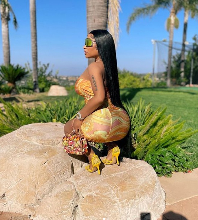 Ảnh khoe vòng ba của Nicki Minaj nhận bão like trên mạng xã hội - 5 Ảnh khoe vòng ba của Nicki Minaj nhận bão like trên mạng xã hội - 5