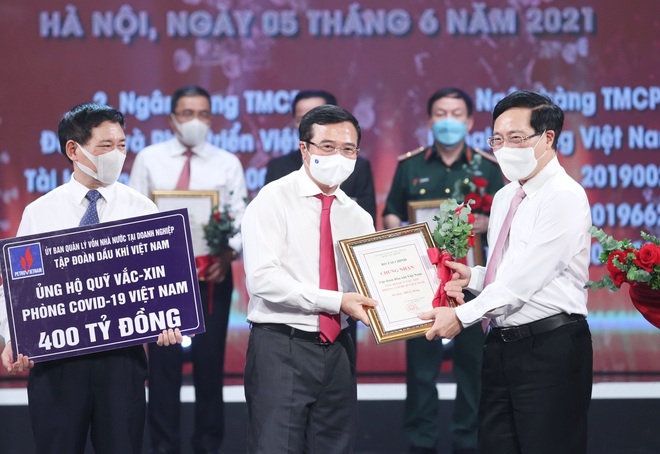 PV GAS tiếp tục ủng hộ 20 tỷ đồng, đồng hành cùng các tỉnh thành phòng chống Covid-19 - 1