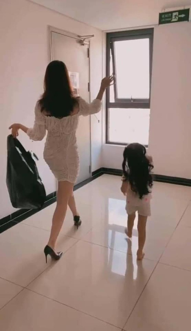 Chồng chê ở nhà mặc lôi thôi, vợ lập tức biến hình - 5 Chồng chê ở nhà mặc lôi thôi, vợ lập tức biến hình - 5