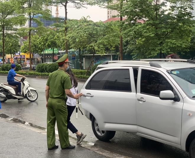 Hà Nội: Con vào thi, cha mẹ như ngồi trên đống lửa - 5 Hà Nội: Con vào thi, cha mẹ như ngồi trên đống lửa - 5