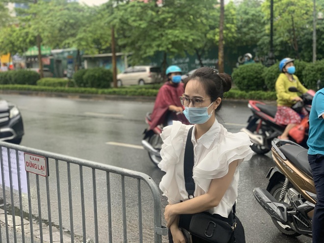 Hà Nội: Con vào thi, cha mẹ như ngồi trên đống lửa - 8 Hà Nội: Con vào thi, cha mẹ như ngồi trên đống lửa - 8