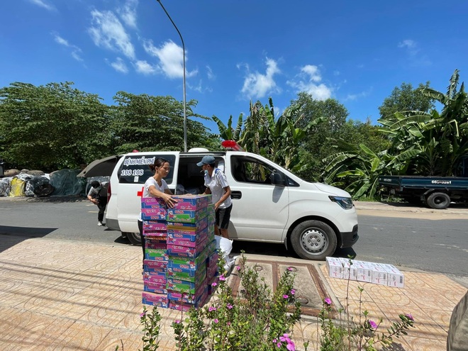 Chàng trai Kiên Giang xây nhà nuôi người dưng, mua xe cấp cứu chở miễn phí - 4
