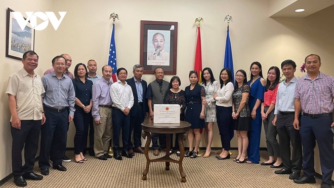 Tổng Lãnh sự quán Việt Nam tại Texas phát động ủng hộ Quỹ Vaccine phòng chống Covid-19 - 1