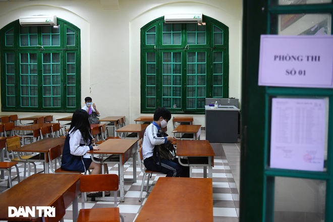 Thí sinh Hà Nội làm bài thi ngữ văn, ngoại ngữ trong thời tiết mát mẻ - 9 Thí sinh Hà Nội làm bài thi ngữ văn, ngoại ngữ trong thời tiết mát mẻ - 9
