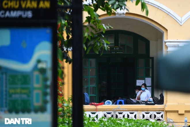 Thí sinh Hà Nội làm bài thi ngữ văn, ngoại ngữ trong thời tiết mát mẻ - 11 Thí sinh Hà Nội làm bài thi ngữ văn, ngoại ngữ trong thời tiết mát mẻ - 11