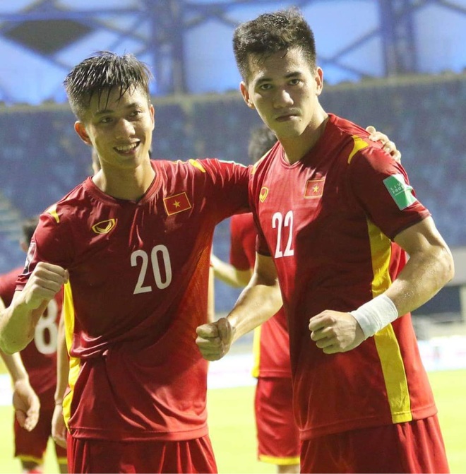 Tuyển thủ Việt Nam ăn mừng đầy cảm xúc sau trận thắng Malaysia - 5