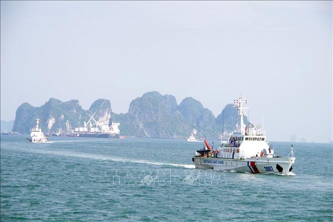 Xem chiến sĩ cảnh sát biển luyện chiến thuật bắn súng, pháo trên biển - 3 Xem chiến sĩ cảnh sát biển luyện chiến thuật bắn súng, pháo trên biển - 3