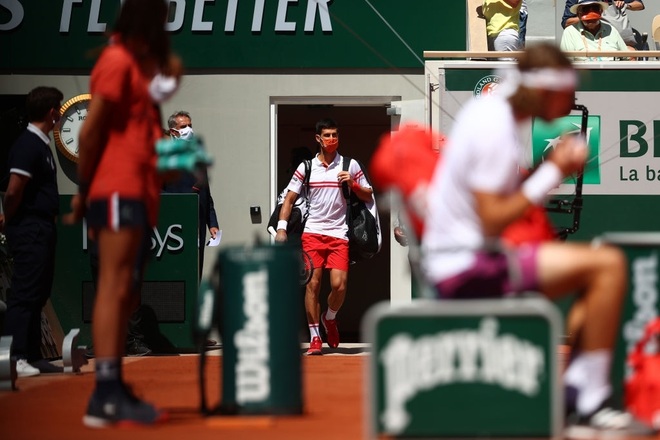 Những khoảnh khắc Djokovic vượt qua Tsitsipas để vô địch Roland Garros - 2 Những khoảnh khắc Djokovic vượt qua Tsitsipas để vô địch Roland Garros - 2
