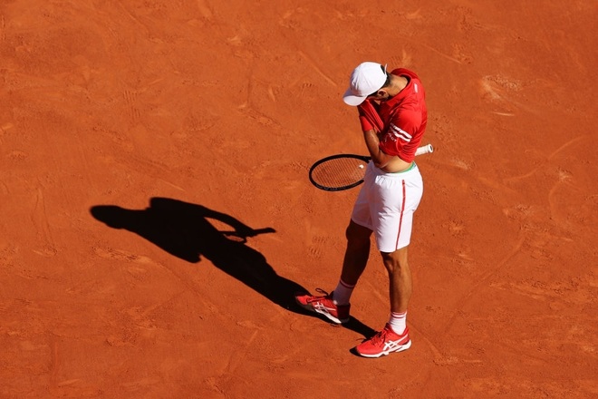Những khoảnh khắc Djokovic vượt qua Tsitsipas để vô địch Roland Garros - 9 Những khoảnh khắc Djokovic vượt qua Tsitsipas để vô địch Roland Garros - 9