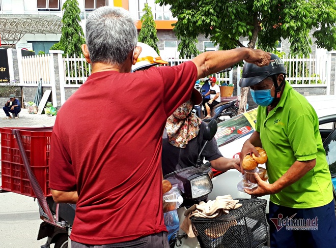 Cần câu cơm Thạch Sanh độc nhất vô nhị của 2 cụ già Sài Gòn - 4 Cần câu cơm Thạch Sanh độc nhất vô nhị của 2 cụ già Sài Gòn - 4