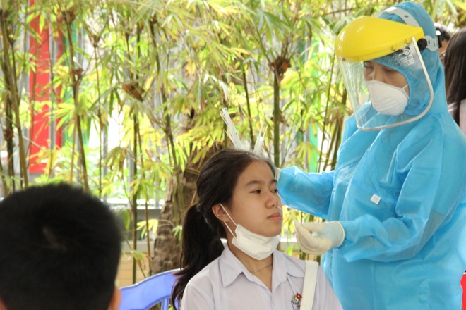 Đà Nẵng: Lấy mẫu xét nghiệm Covid-19 cho hơn 13.000 thí sinh thi vào lớp 10 - 3 Đà Nẵng: Lấy mẫu xét nghiệm Covid-19 cho hơn 13.000 thí sinh thi vào lớp 10 - 3