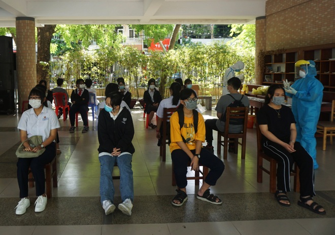 Đà Nẵng: Lấy mẫu xét nghiệm Covid-19 cho hơn 13.000 thí sinh thi vào lớp 10 - 5 Đà Nẵng: Lấy mẫu xét nghiệm Covid-19 cho hơn 13.000 thí sinh thi vào lớp 10 - 5