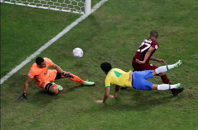 Brazil 3-0 Venezuela: Neymar kiến tạo và ghi bàn trên chấm phạt đền - 2 Brazil 3-0 Venezuela: Neymar kiến tạo và ghi bàn trên chấm phạt đền - 2