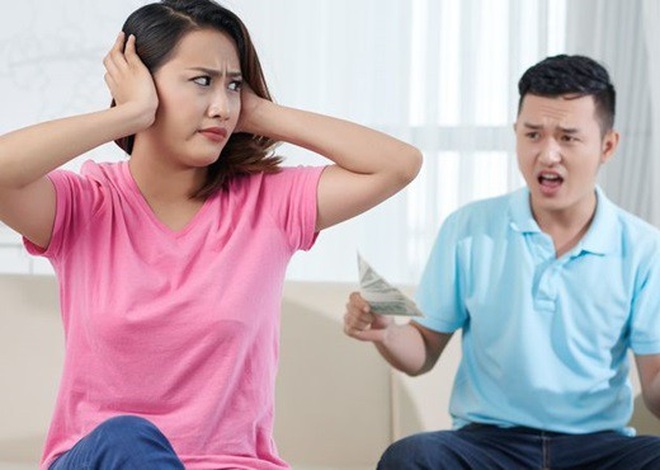 Góp 5 triệu đồng, chồng mỉa mai vợ ém tiền mua vàng - 1 Góp 5 triệu đồng, chồng mỉa mai vợ ém tiền mua vàng - 1