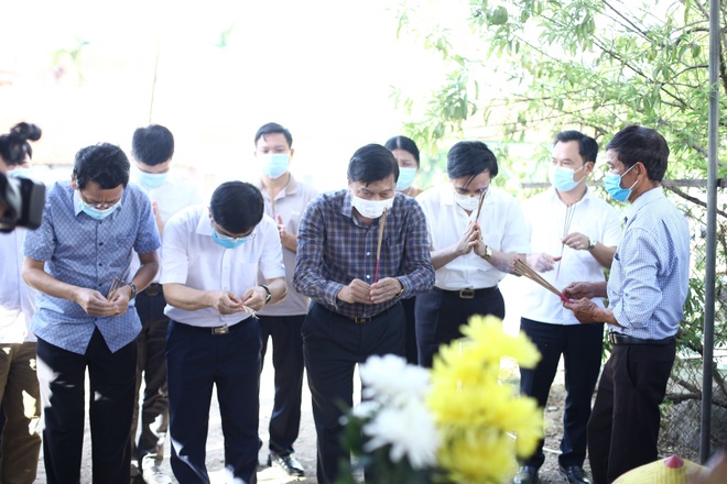Vụ cháy phòng trà 6 người tử vong: 4 quan tài trong một đám tang - 8 Vụ cháy phòng trà 6 người tử vong: 4 quan tài trong một đám tang - 8