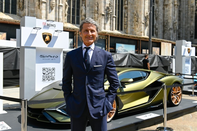 Giới siêu giàu xuống tiền, Lamborghini cháy siêu xe - 1