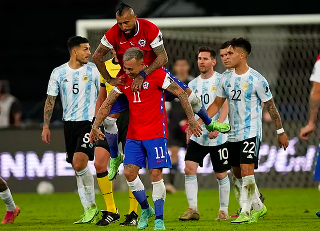 Messi lập siêu phẩm, Argentina vẫn hòa thất vọng với Chile - 3