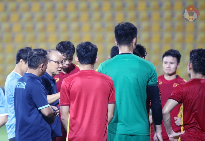 HLV Park Hang Seo cầu nguyện trước trận gặp UAE - 1