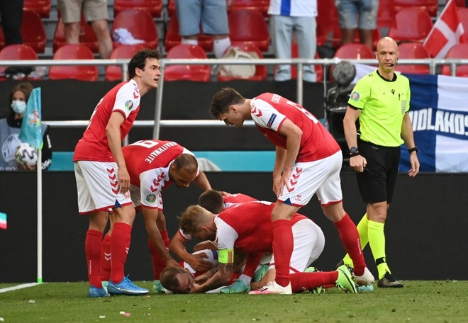 UEFA lên tiếng về việc ép Đan Mạch ra sân khi Eriksen gặp nạn - 1 UEFA lên tiếng về việc ép Đan Mạch ra sân khi Eriksen gặp nạn - 1