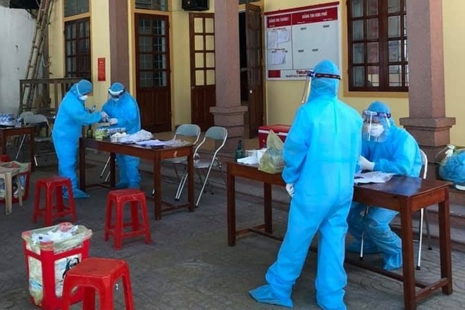 Lực lượng y tế Nghệ An đã lấy được hơn 6.000 nghìn mẫu xét nghiệm đối với người dân phường Hà Huy Tập.jpeg