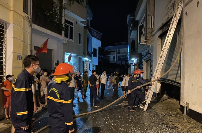 Vụ cháy 6 người tử vong: Nổ bùm bùm, biết có người nhưng không thể cứu! - 4 Vụ cháy 6 người tử vong: Nổ bùm bùm, biết có người nhưng không thể cứu! - 4