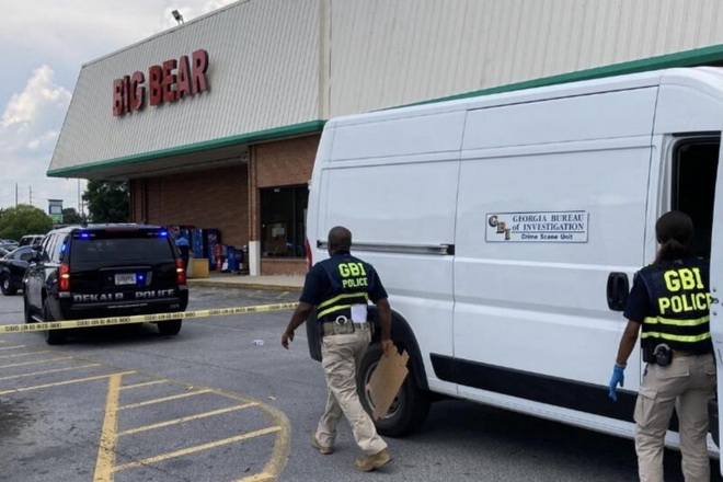 Nhân viên thu ngân siêu thị Mỹ bị bắn chết vì nhắc khách đeo khẩu trang - 1