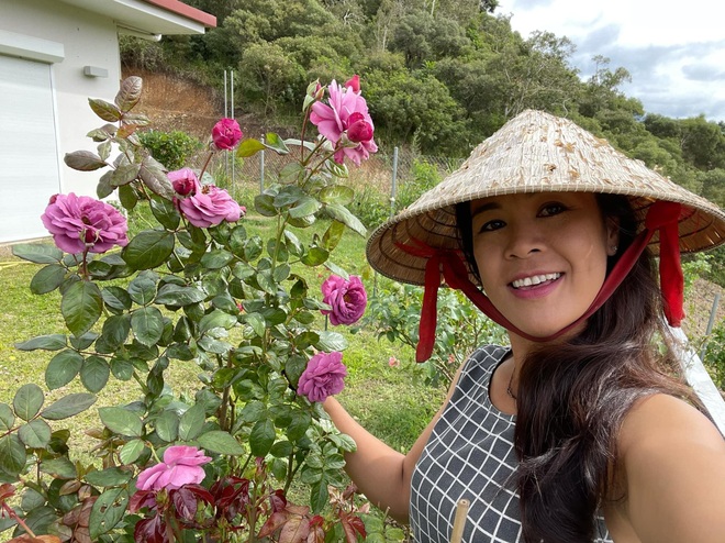 Vườn hoa 3 tầng khoe sắc rực rỡ của mẹ Việt trên đảo ở Nam Thái Bình Dương - 6