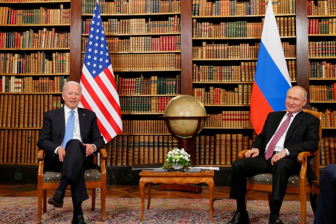 Tổng thống Putin: Ông Biden rất khác ông Trump - 1